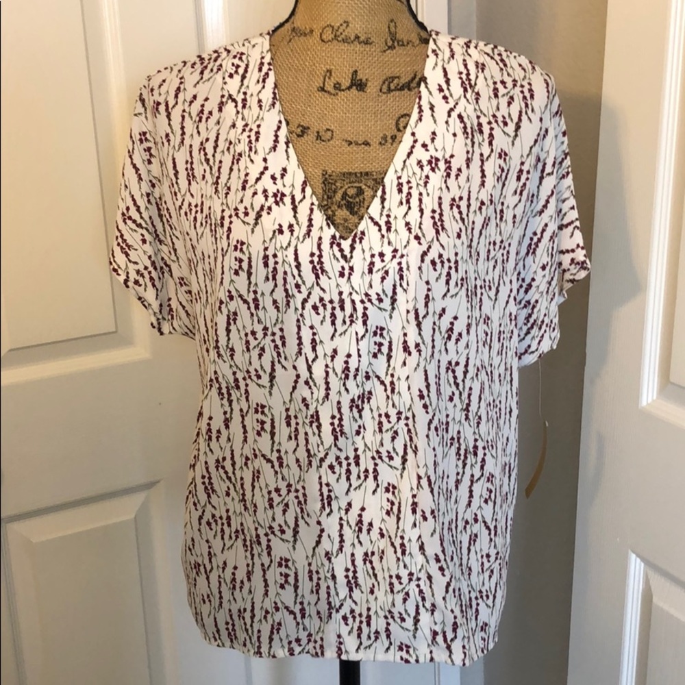NWT Cream & maroon print short sleeve V-neck top